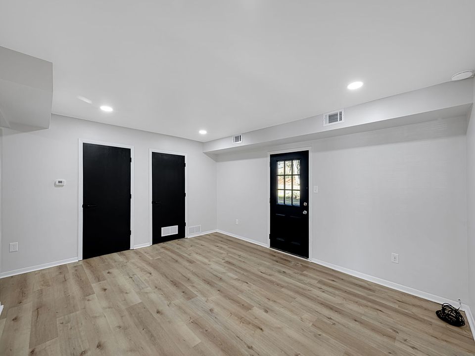 1st image of 694 5th St APT 2