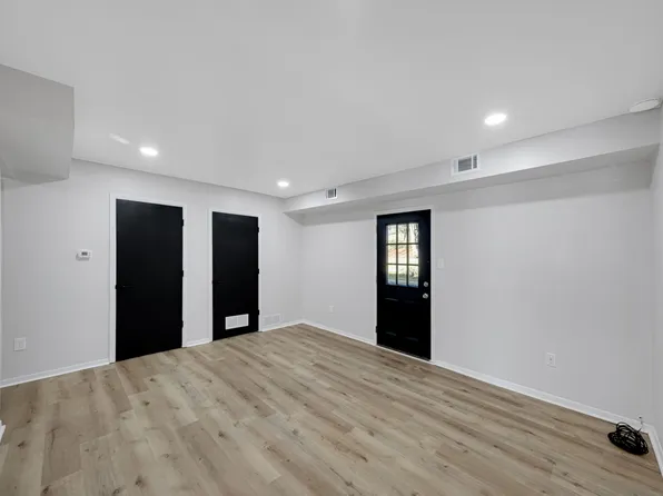 694 5th St APT 2, Beaver, PA 15009