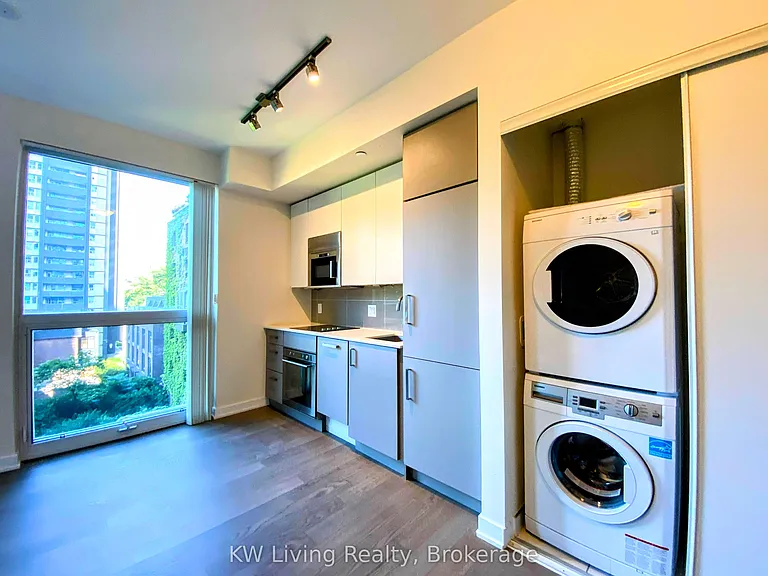 17 Dundonald St #406 — Photo 12