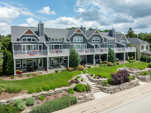 416 S 3rd Ave #102, Sturgeon Bay, WI 54235