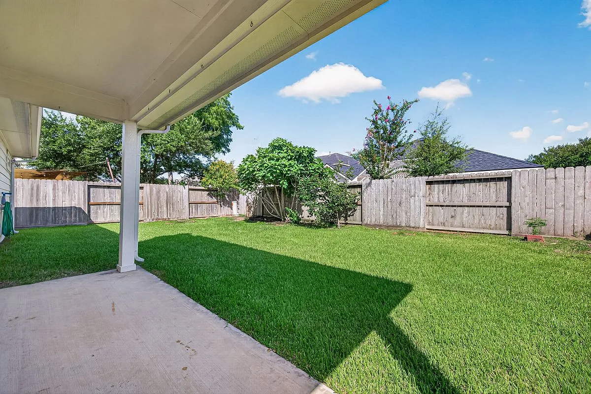 3 bed, 2.0 bath, 1664 sqft, $2,200 — Photo 4