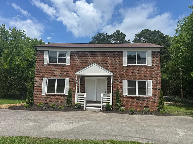 1208 Park Hill Cir NW — Photo 1