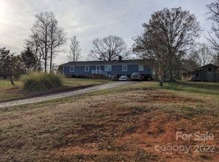 421 Springs Rd, Dallas, NC 28034