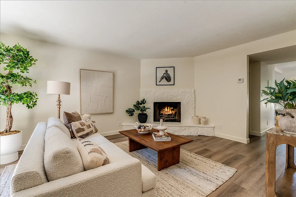 2 bed, 1.5 bath, 1200 sqft, $2,800 — Photo 2