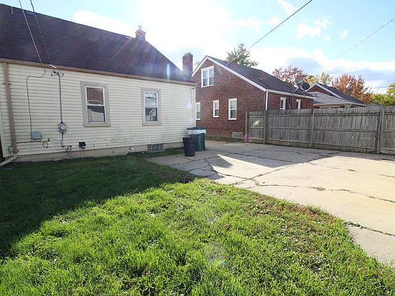 5th image of 704 Moran Ave
