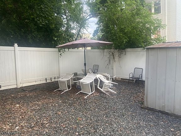 4th image of 120 Seymour Ave