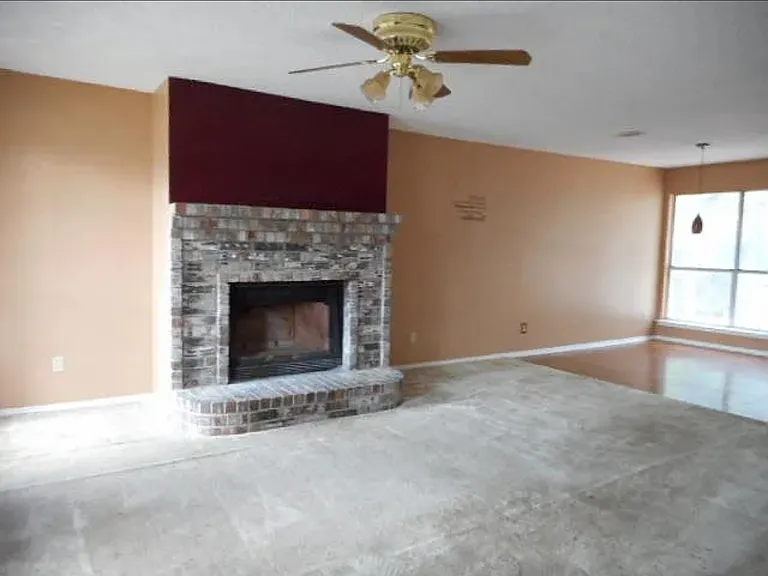 6420 Longmont Trl — Photo 3
