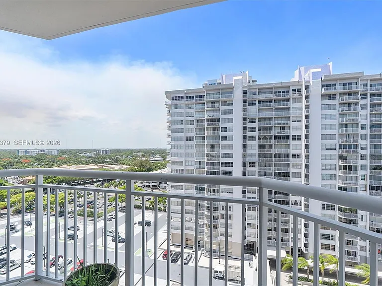 18031 Biscayne Blvd #1401 — Photo 35