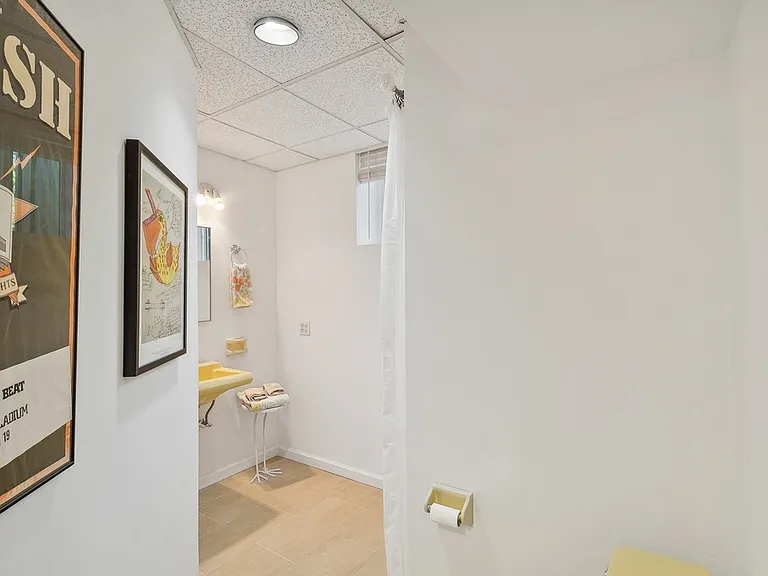323 Marine Blvd — Photo 24
