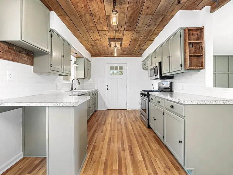 3110 W Old Farmington Rd — Photo 4