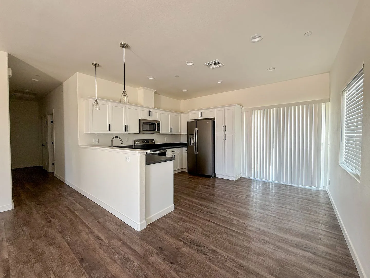29 Palms Home with Solar — Photo 4
