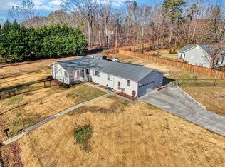 702 Valley Creek Dr, Greer, SC 29651