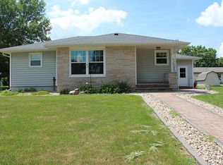 411 2nd St NE, Buffalo Center, IA 50424