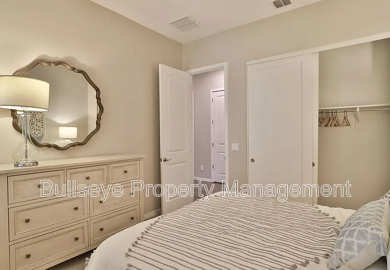 2152 N 141st Ave — Photo 21