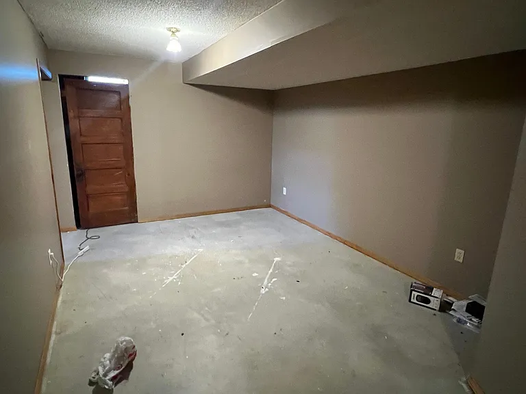 607 James St NE — Photo 15