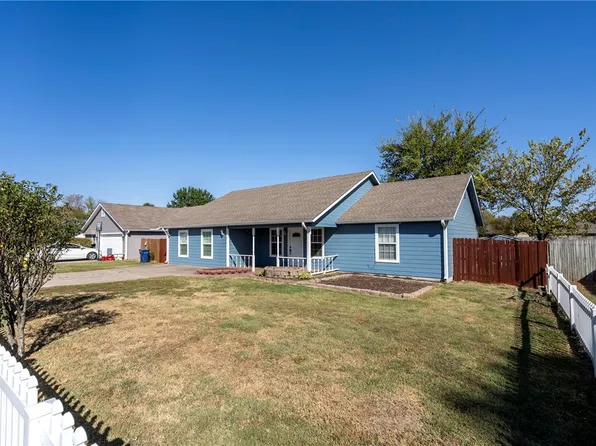1579 Andrew Ct, Siloam Springs, AR 72761