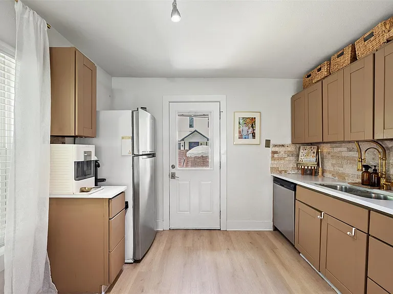 1103 Brass St #A — Photo 8