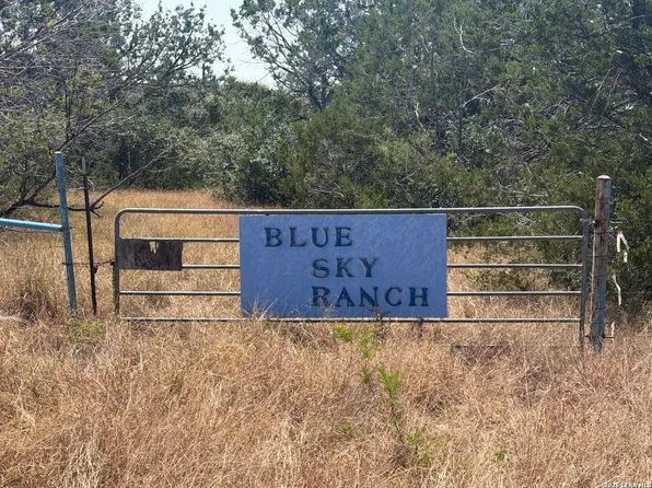 4807 CR 429, Uvalde, TX 78801