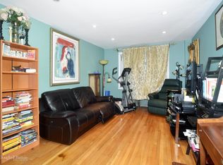 7 Edwards St APT 1G, Roslyn Heights, NY 11577