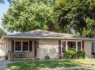208 Arizona Ave NW, Orange City, IA 51041