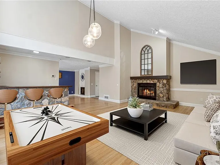 6895 Riverside Dr — Photo 6