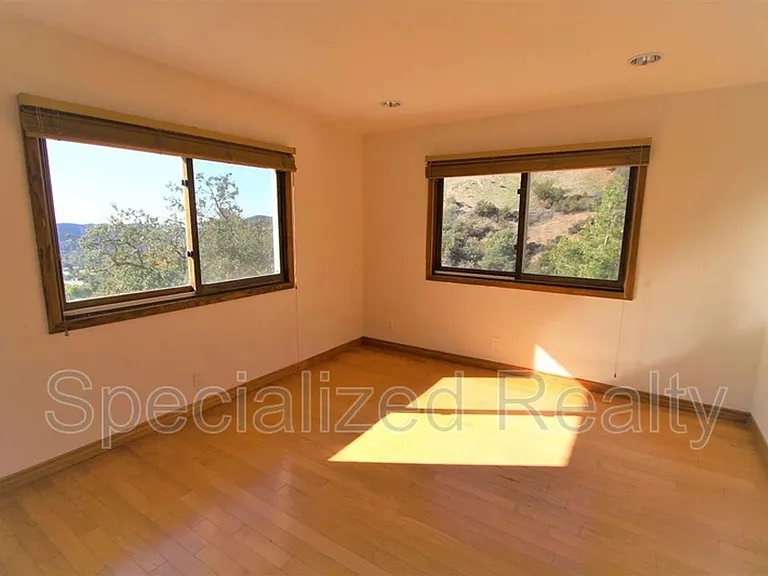 3694 Berwick Dr — Photo 8