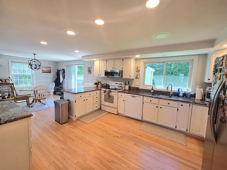 10 Amanda Way — Photo 11
