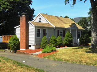 2 Edgewood St, Cromwell, CT 06416