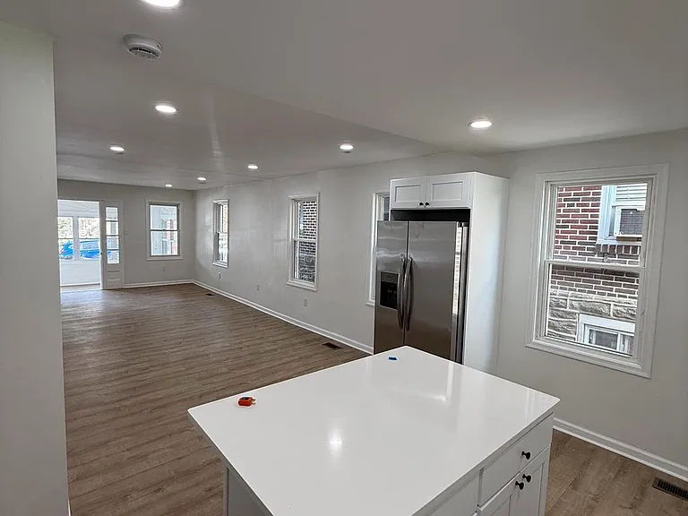 4619 Silverwood St — Photo 2
