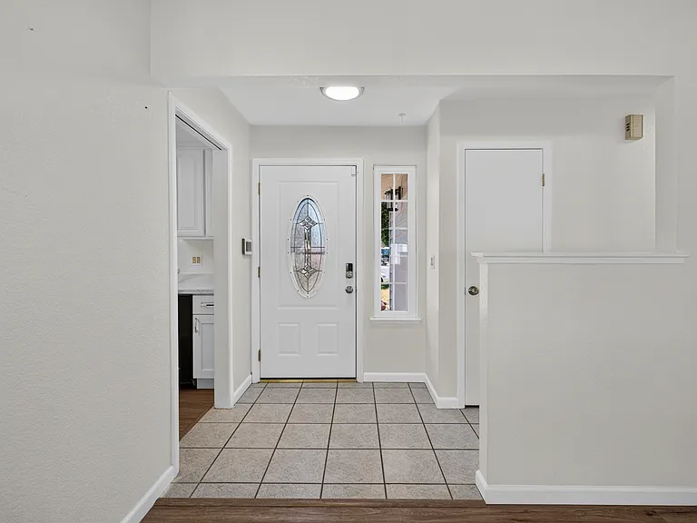 1118 Cresthaven Dr — Photo 8