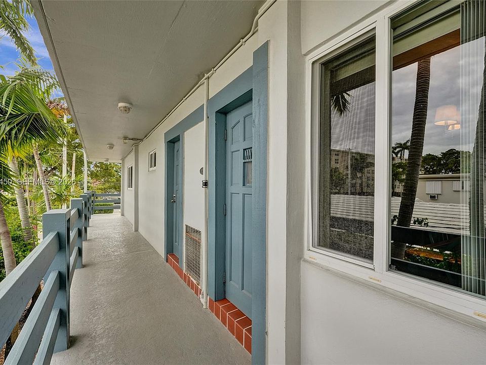 1st image of 1535 SE 15th St APT 208