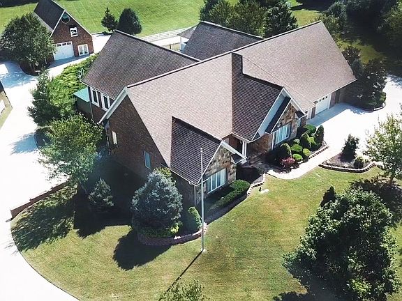 Aerial front/detached garage