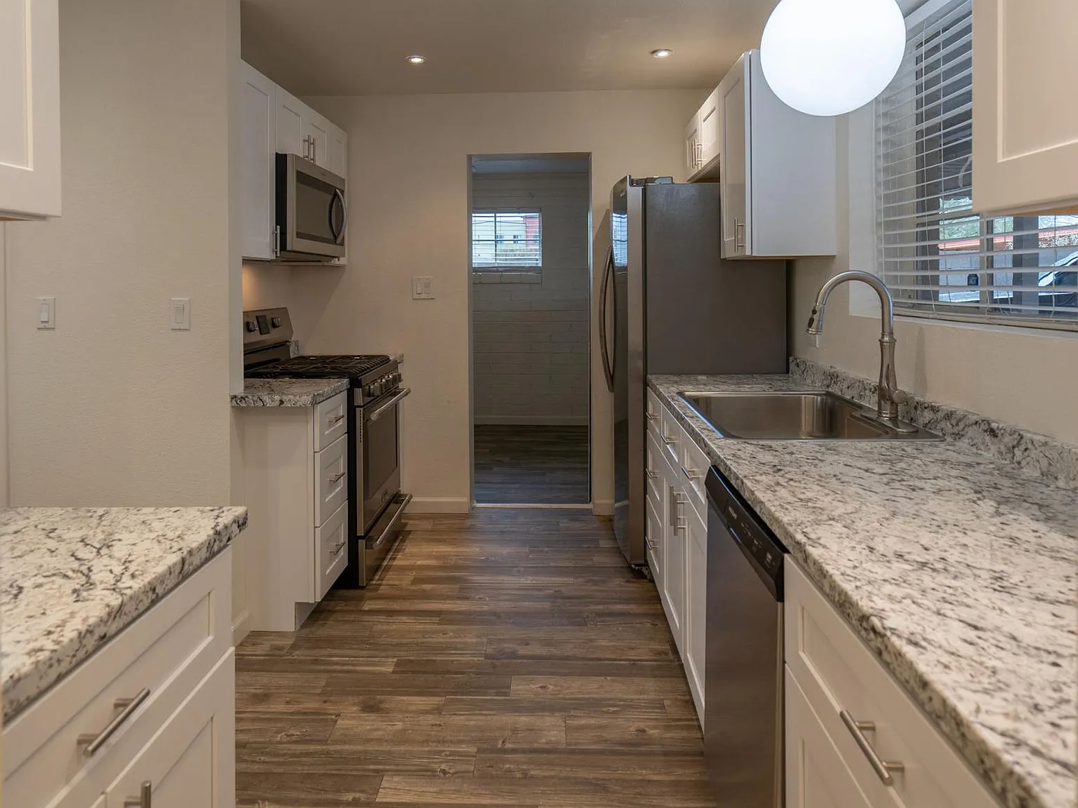 4 bed, 1576 sqft, $1,900 — Photo 3