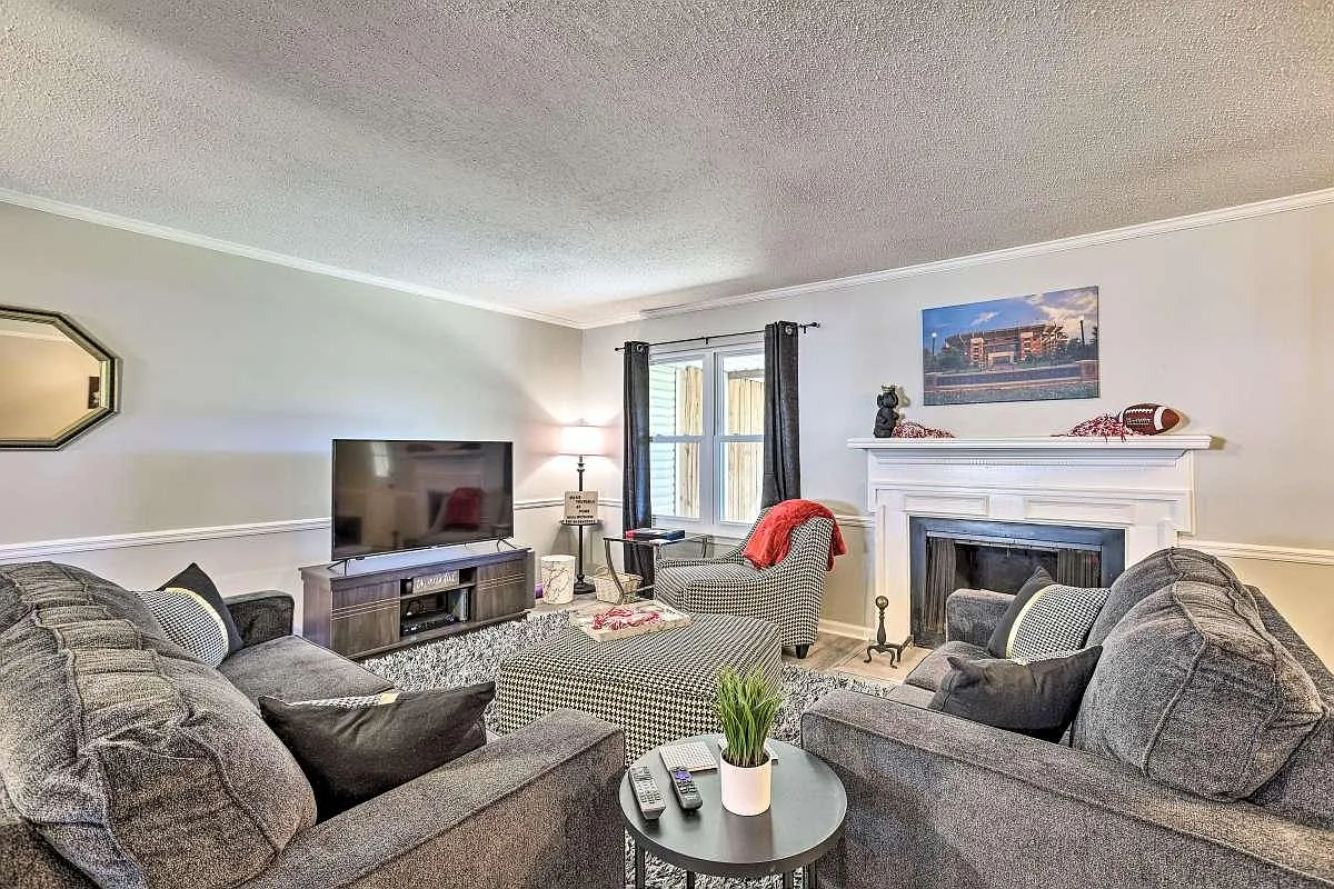3 bed, 2.5 bath, 1650 sqft, $2,000 — Photo 2