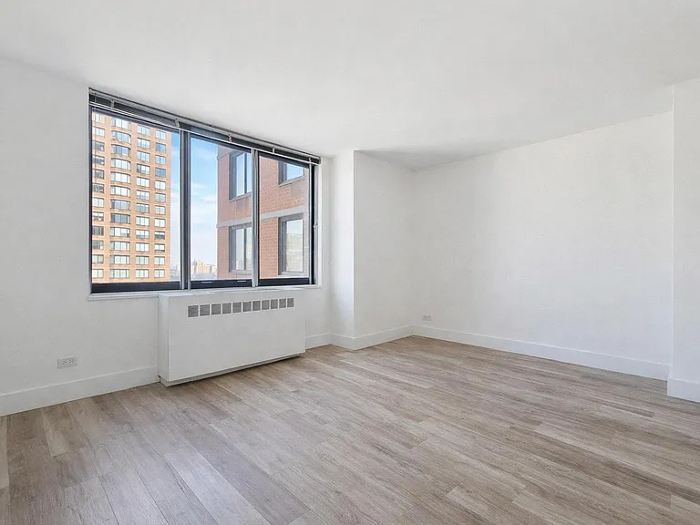 1735 York Ave #19H — Photo 6