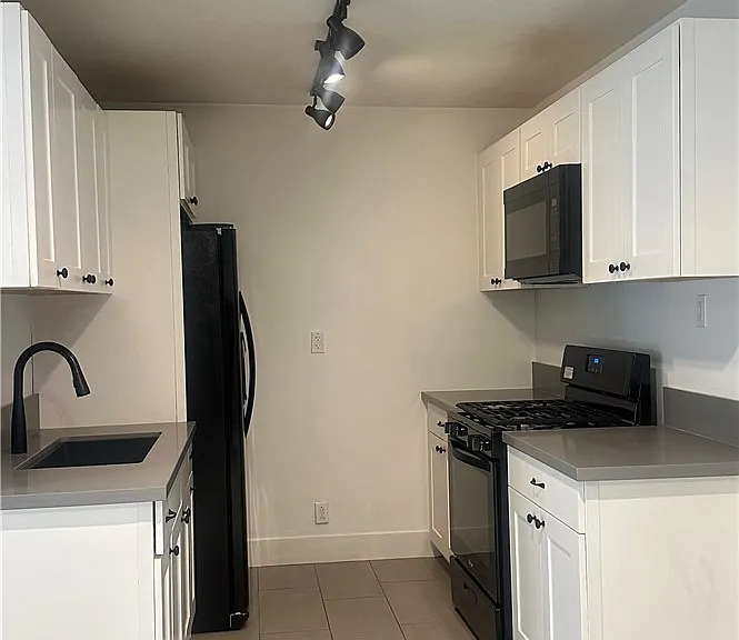 14222 Calvert St #3 — Photo 4
