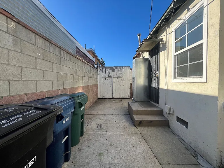 10523-25 S Mansel Ave — Photo 13