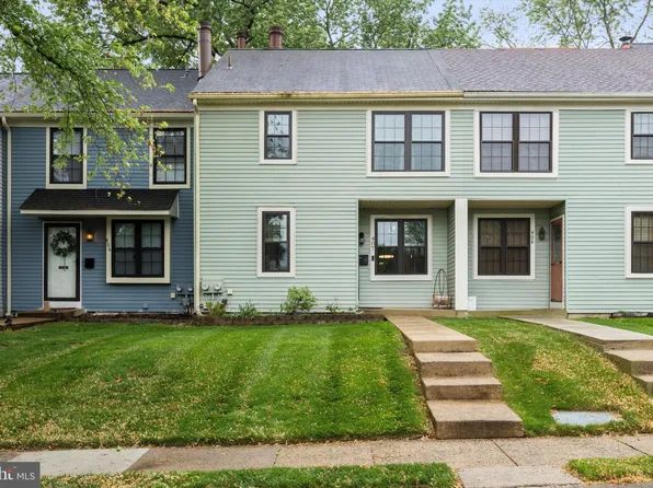 407 Franklin Ct, North Wales, PA 19454