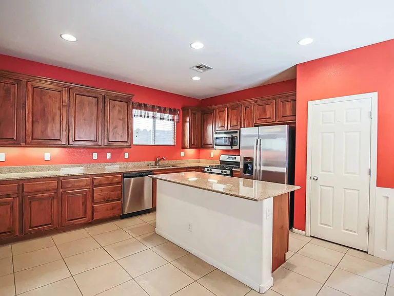 10879 Florence Hills St — Photo 6