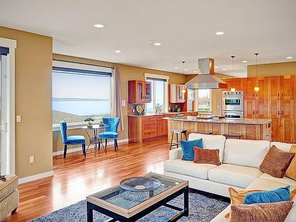4th image of 20415 25th Ave NW