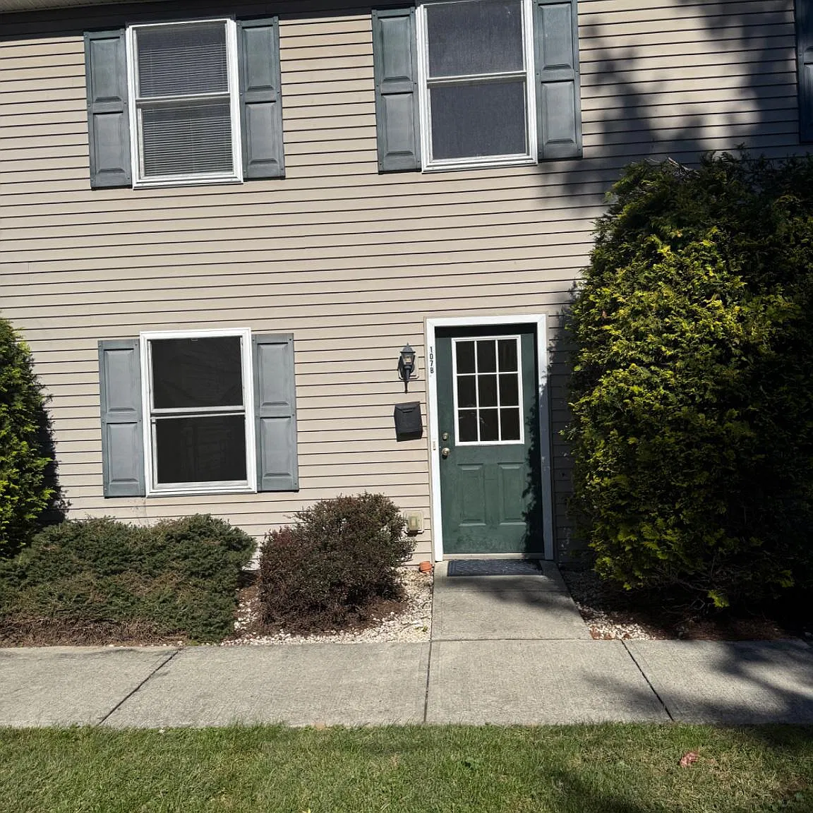 2 bed, 1.5 bath, 1200 sqft, $1,425 — Photo 2