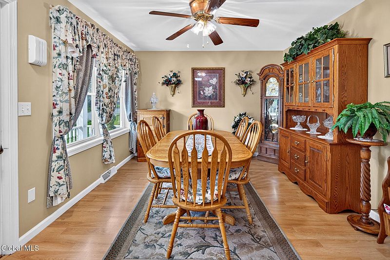 3rd image of 52 Troy Avenue