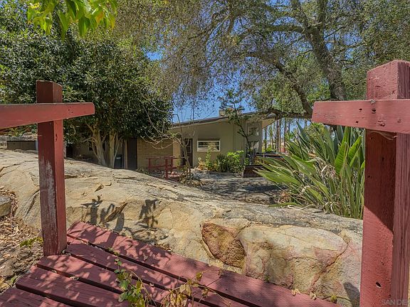 3rd image of 14949 Woods Ln