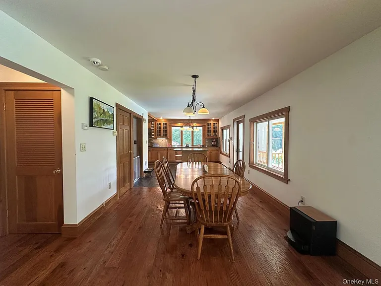 109 Brush Hill Rd — Photo 7