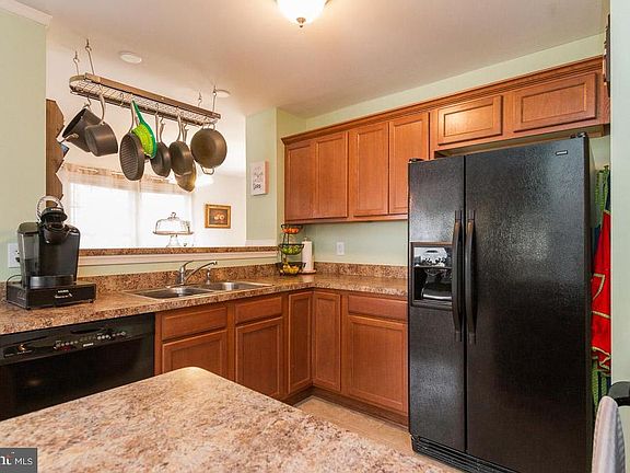4th image of 388 Wakefield Dr
