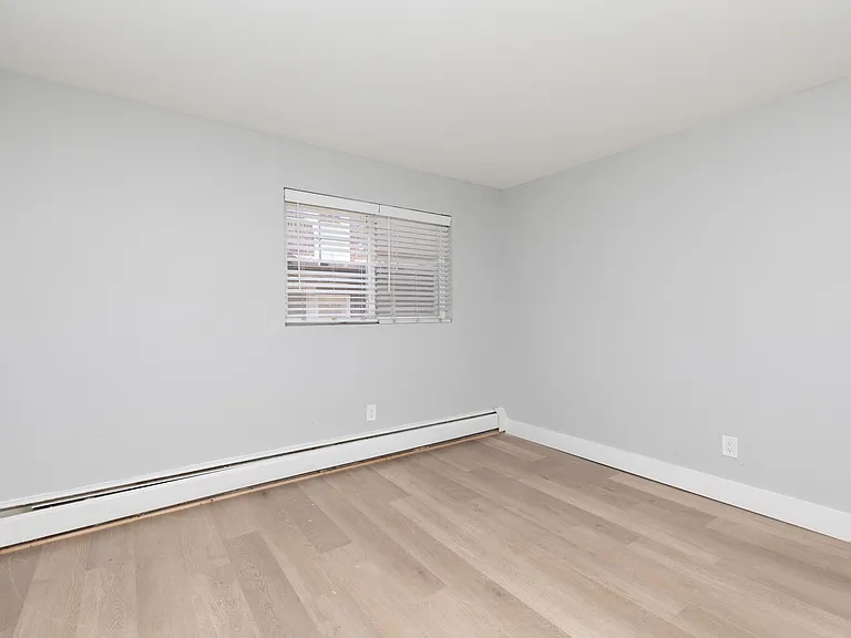 Wayne Court Apartments — Photo 17