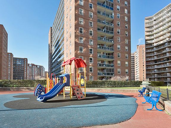 5th image of 6260 99th St APT 1401