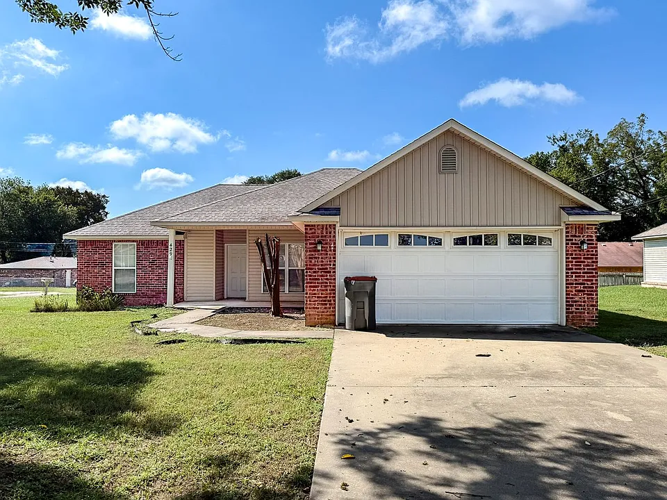 429 E El Paso St