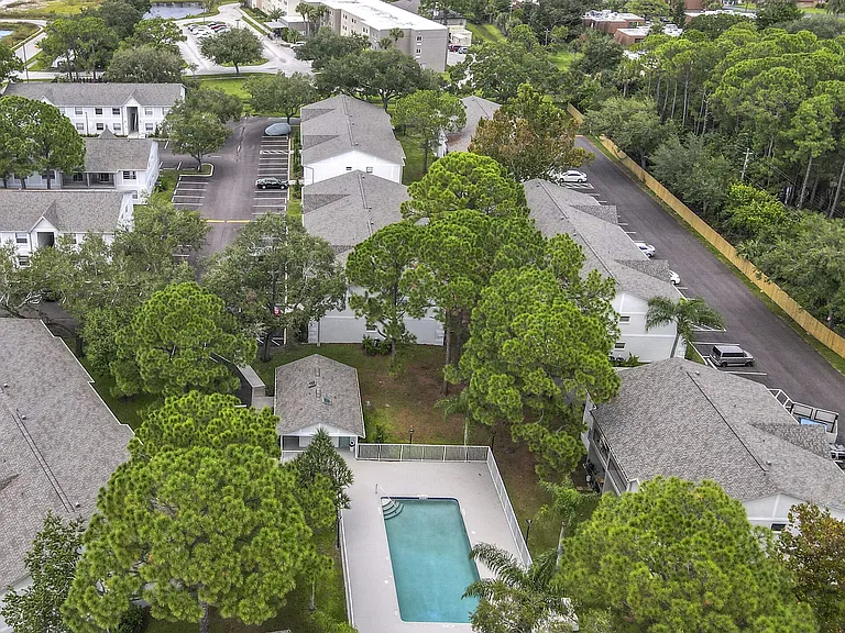 Azara Palm Bay — Photo 14