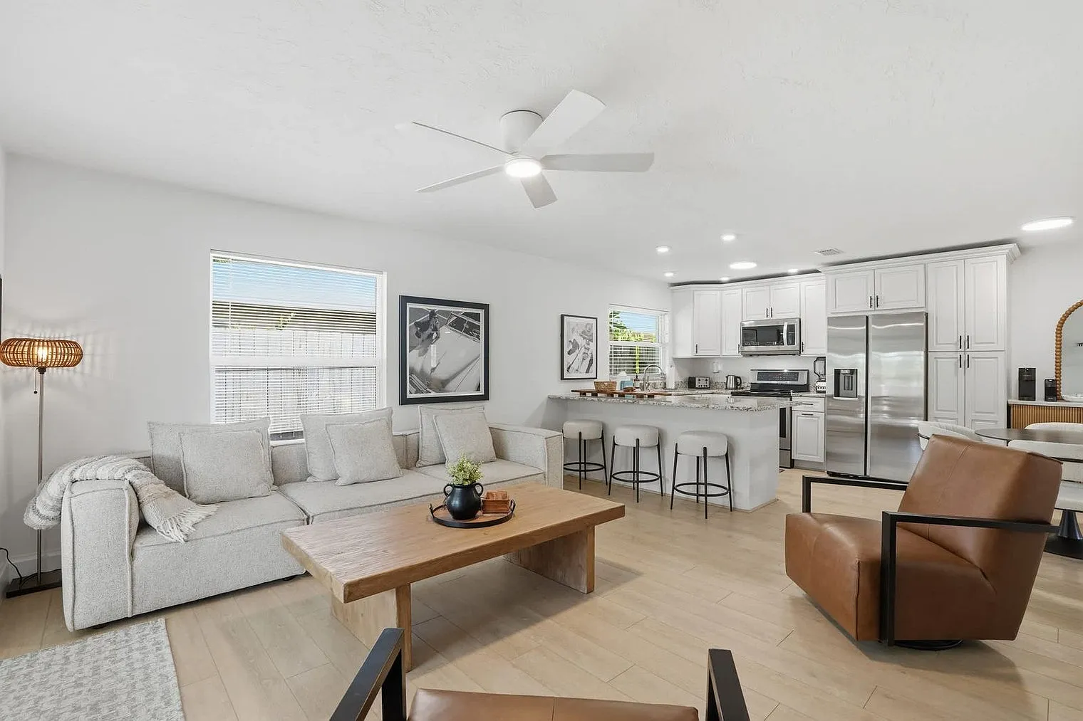3 bed, 2.0 bath, 1420 sqft, $7,309 — Photo 4